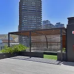 Kira - 1Br Urban Oasis With Views & Rooftop Pool