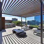 Kira - 1Br Urban Oasis With Views & Rooftop Pool