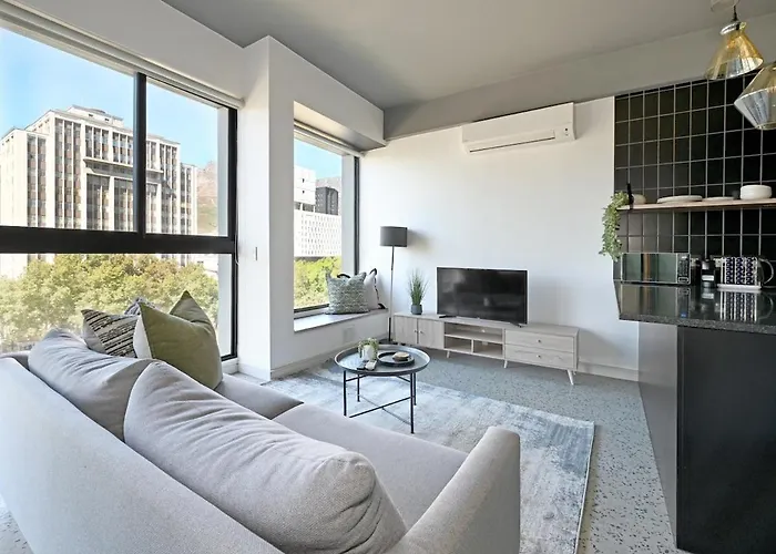 Kira - 1Br Urban Oasis With Views & Rooftop Pool