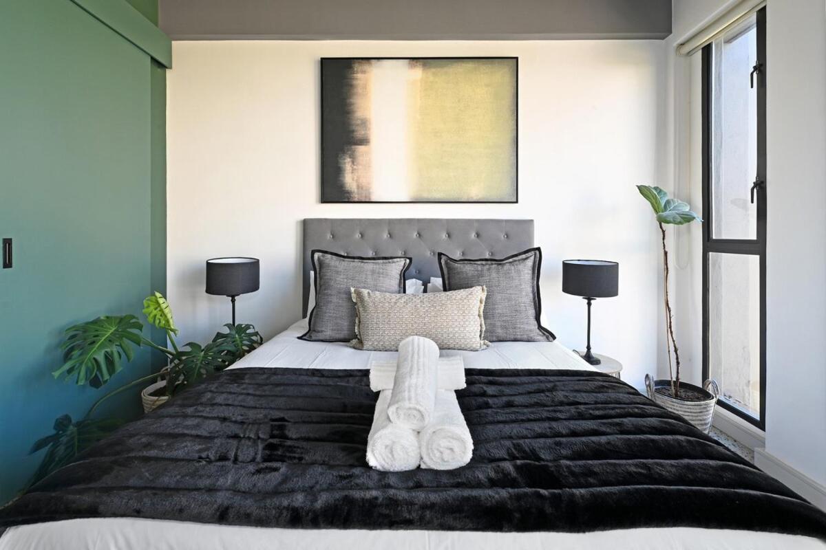 Kira - 1br Urban Oasis With Views & Rooftop Pool Apartment *