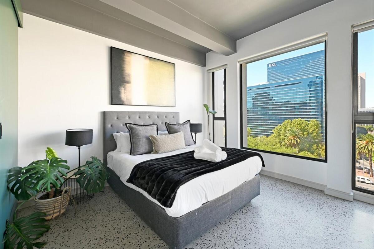 Kira - 1br Urban Oasis With Views & Rooftop Pool * Cape Town
