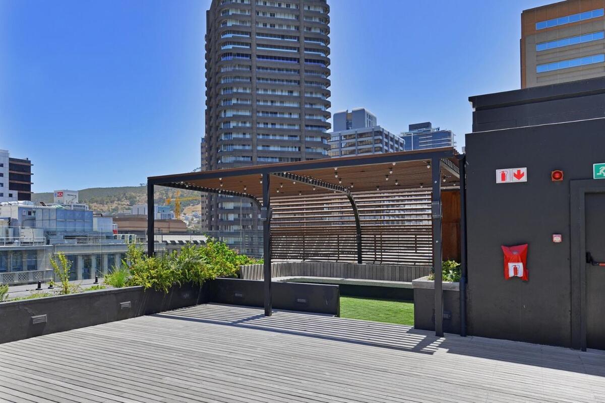 Apartment Kira - 1br Urban Oasis With Views & Rooftop Pool *