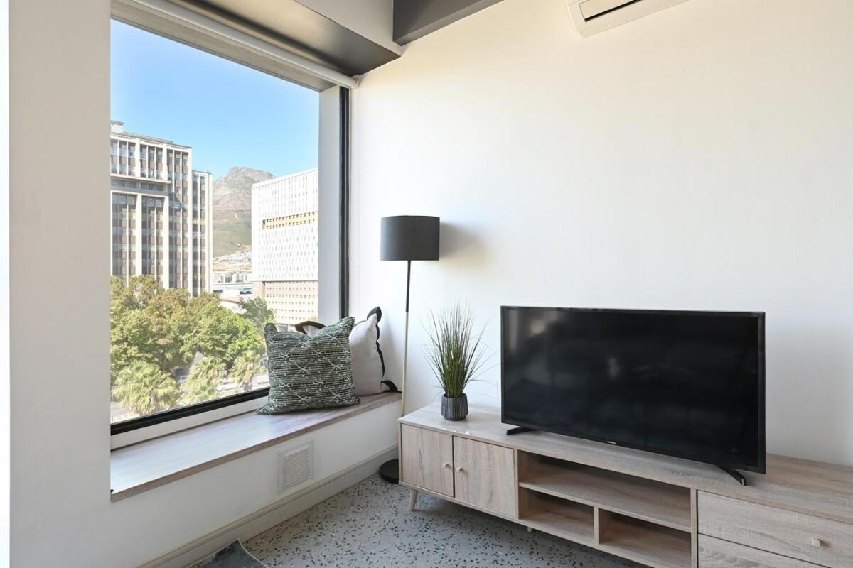 Apartment Kira - 1br Urban Oasis With Views & Rooftop Pool Cape Town