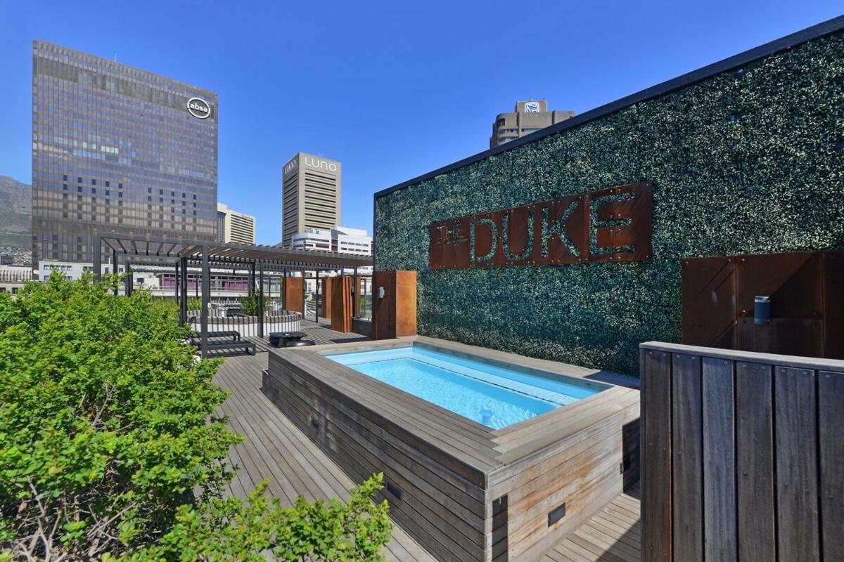 Kira - 1br Urban Oasis With Views & Rooftop Pool