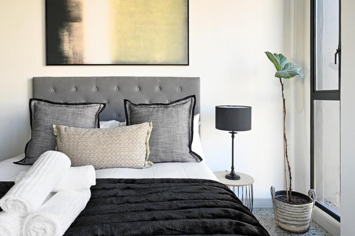 Kira - 1br Urban Oasis With Views & Rooftop Pool Apartment Cape Town