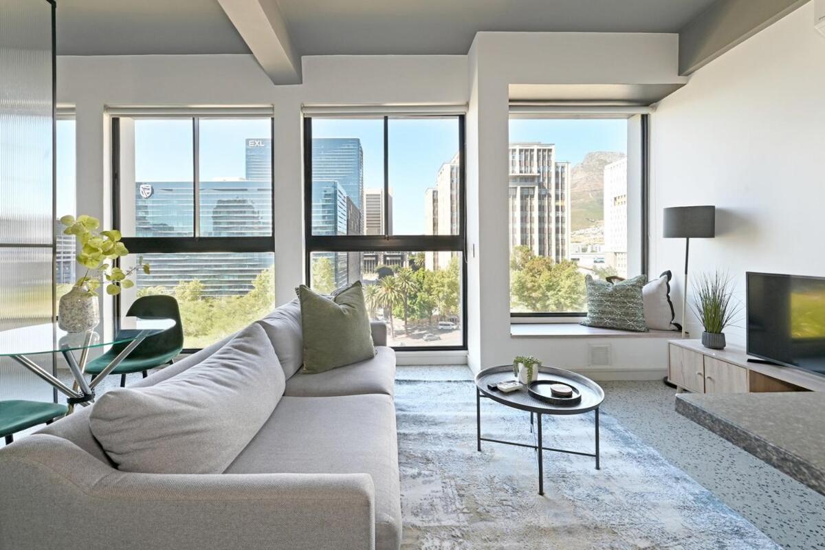 Apartment Kira - 1br Urban Oasis With Views & Rooftop Pool