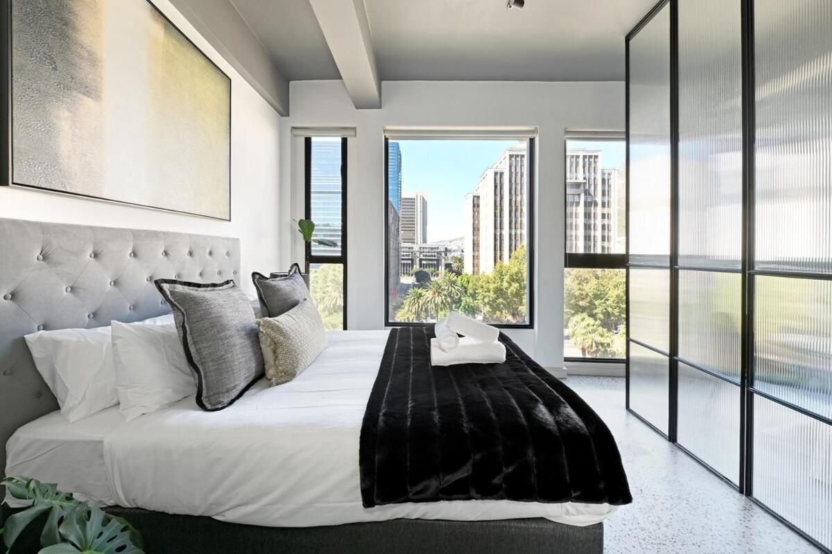 Kira - 1br Urban Oasis With Views & Rooftop Pool * Cape Town