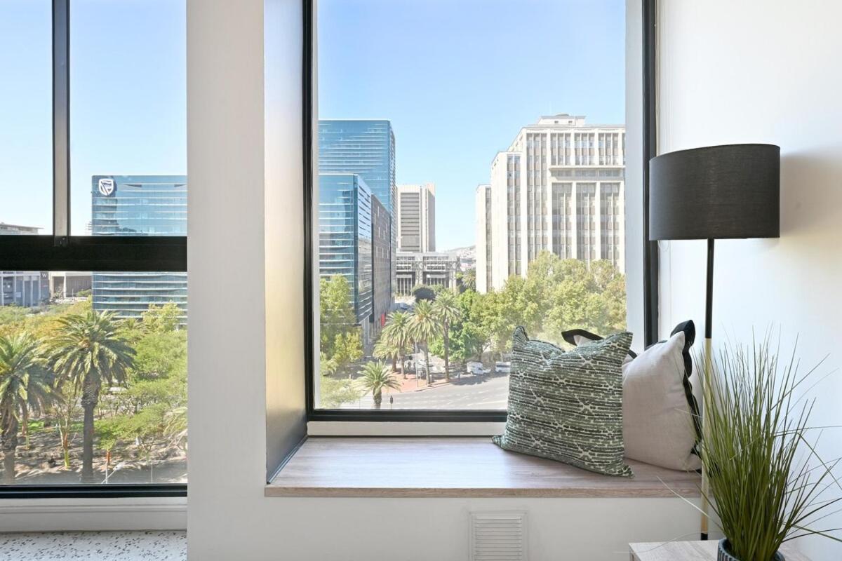 Kira - 1br Urban Oasis With Views & Rooftop Pool Apartment *