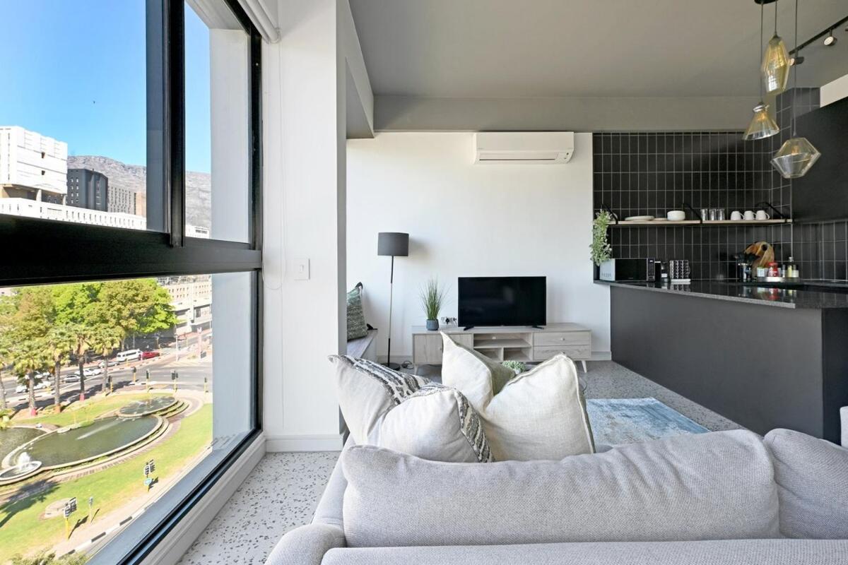 Kira - 1br Urban Oasis With Views & Rooftop Pool Apartment
