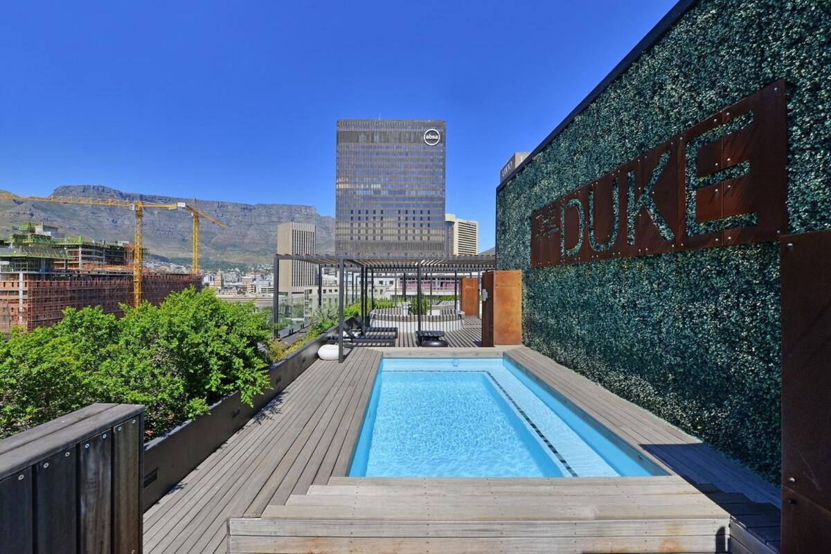 Kira - 1br Urban Oasis With Views & Rooftop Pool