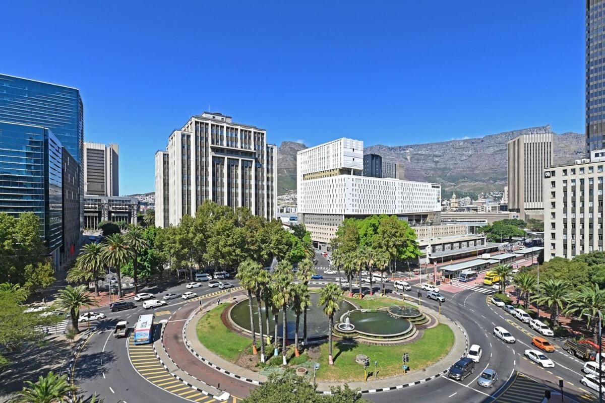 Apartment Kira - 1br Urban Oasis With Views & Rooftop Pool