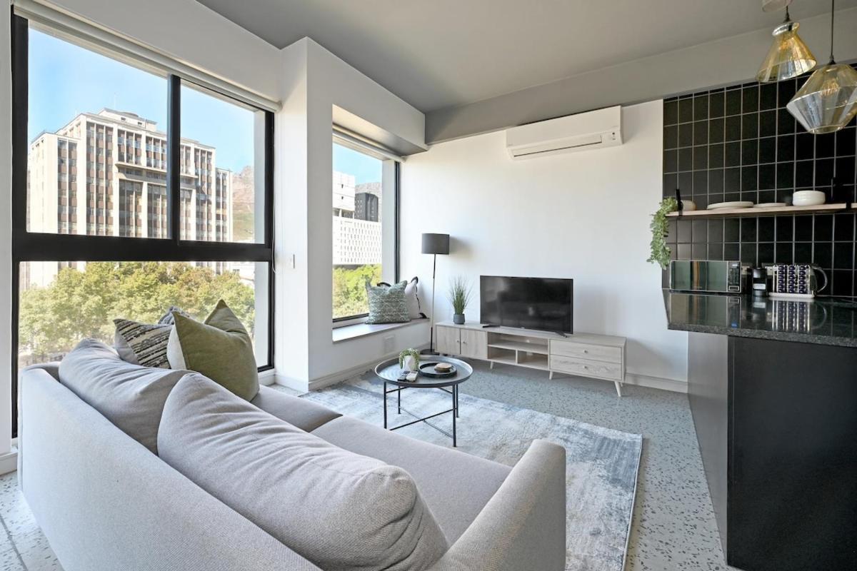 Apartment Kira - 1br Urban Oasis With Views & Rooftop Pool Cape Town